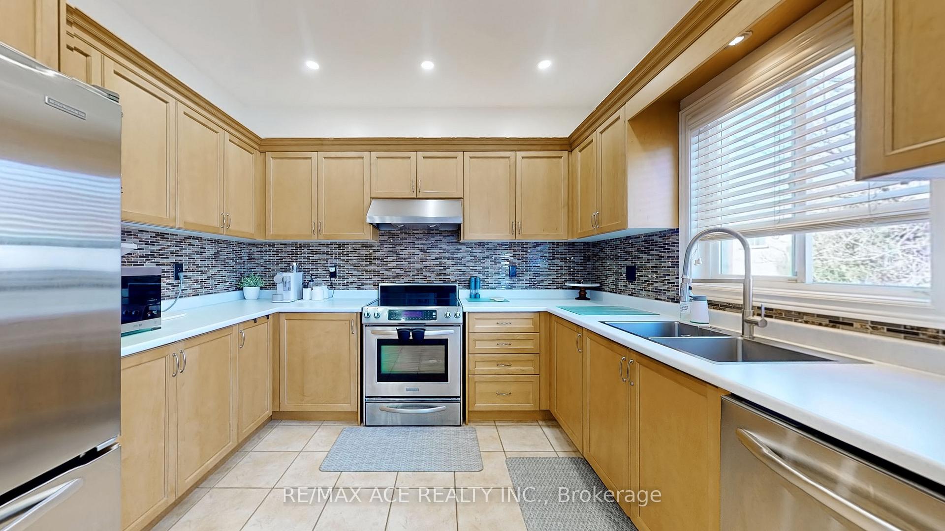 Photo 9 of 200 Monte Carlo Drive, Vaughan, Sonoma Heights — HOMEH