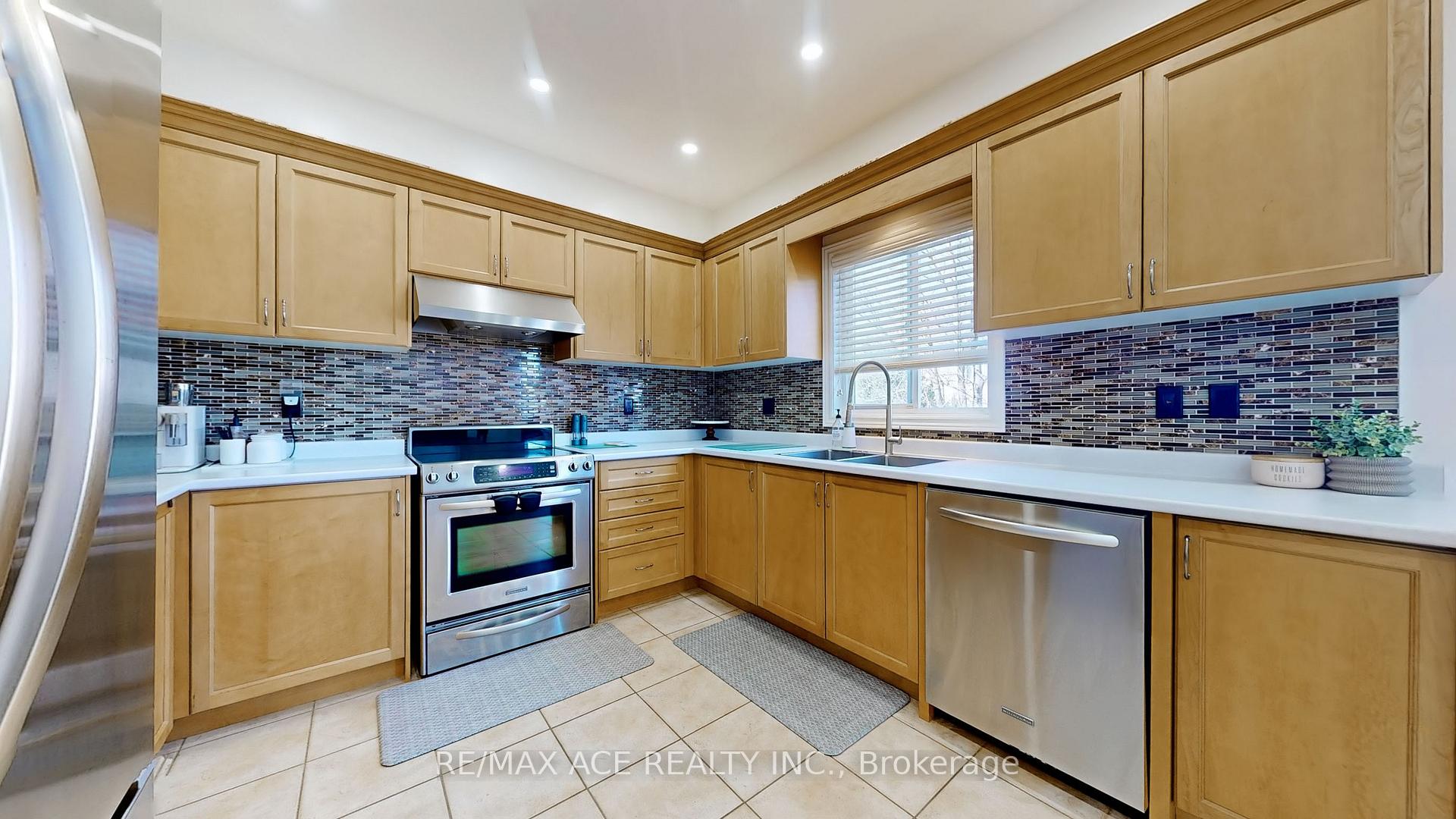 Photo 10 of 200 Monte Carlo Drive, Vaughan, Sonoma Heights — HOMEH