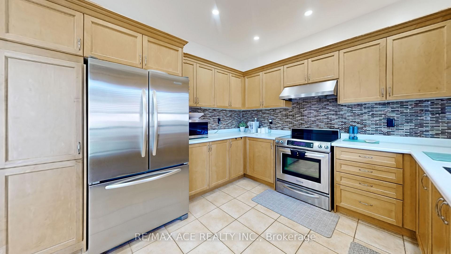 Photo 11 of 200 Monte Carlo Drive, Vaughan, Sonoma Heights — HOMEH