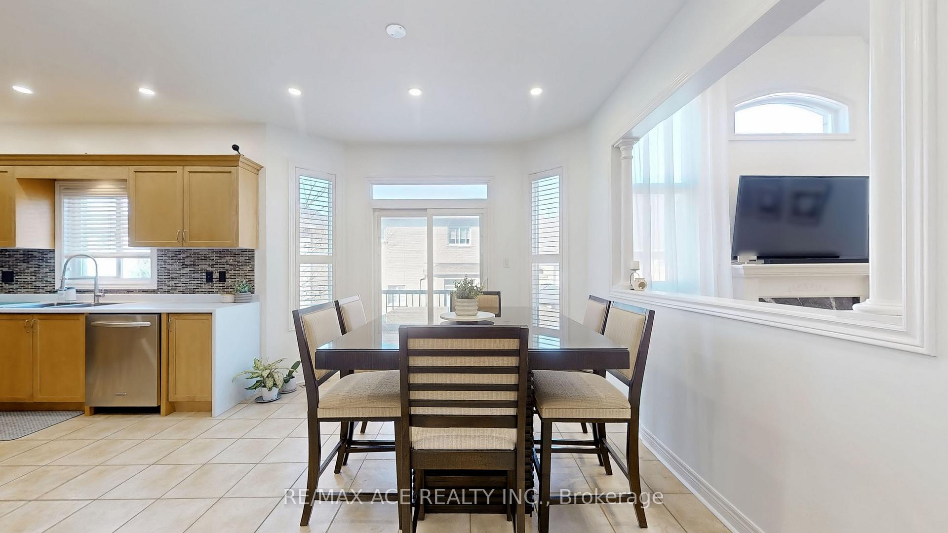 Photo 16 of 200 Monte Carlo Drive, Vaughan, Sonoma Heights — HOMEH