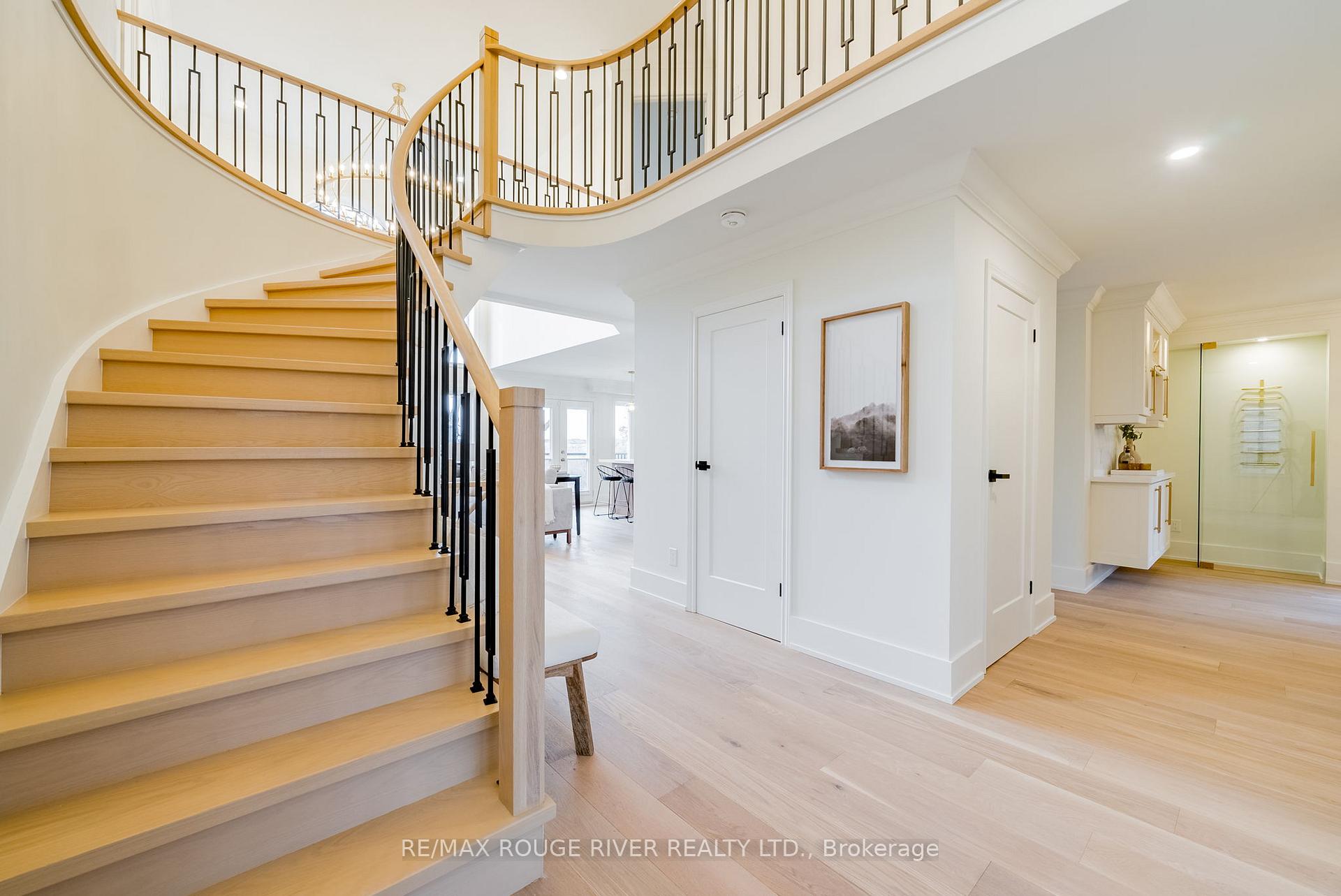 Photo 3 of 29 Tidewater Crescent, Whitby, Williamsburg — HOMEH
