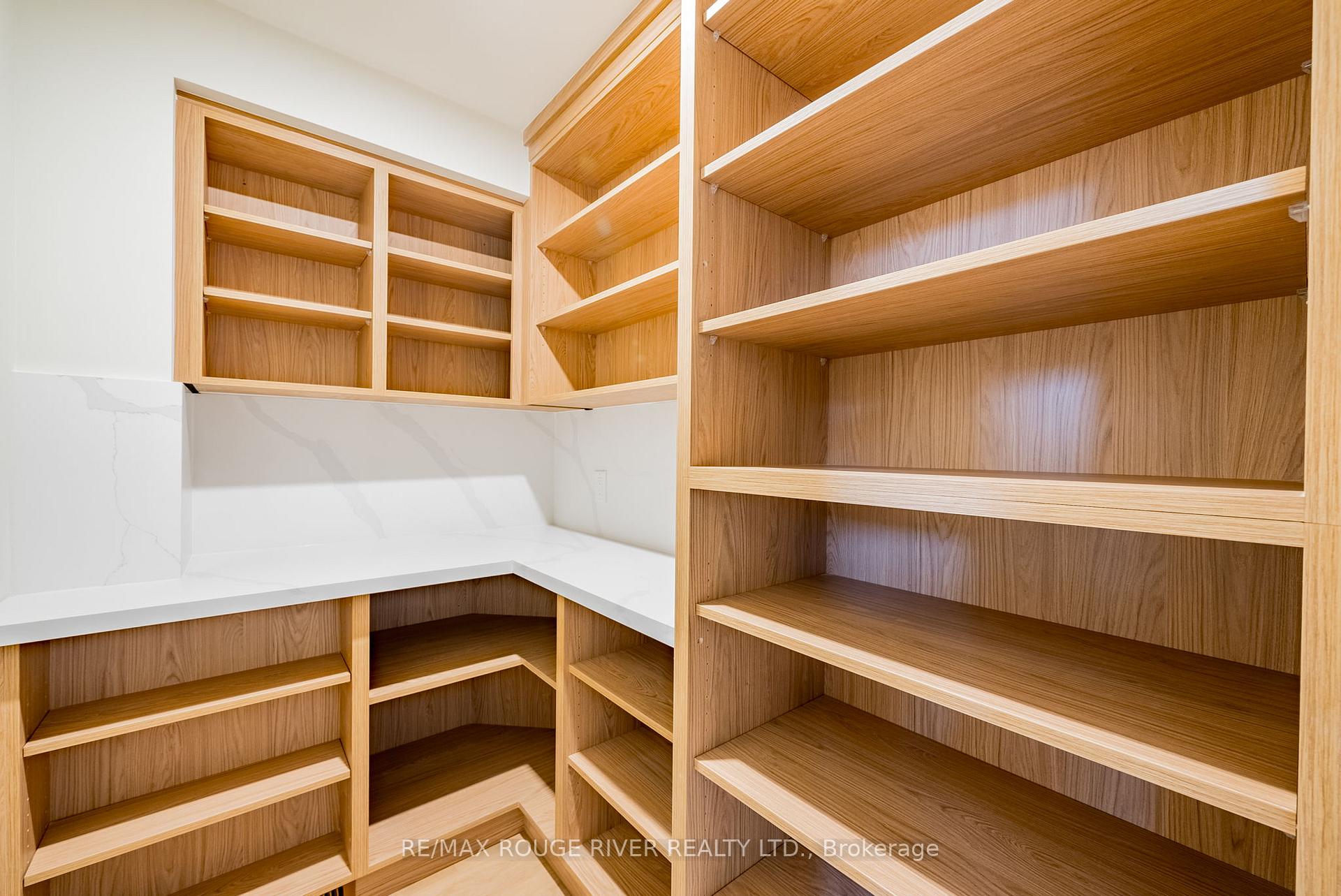 Photo 11 of 29 Tidewater Crescent, Whitby, Williamsburg — HOMEH