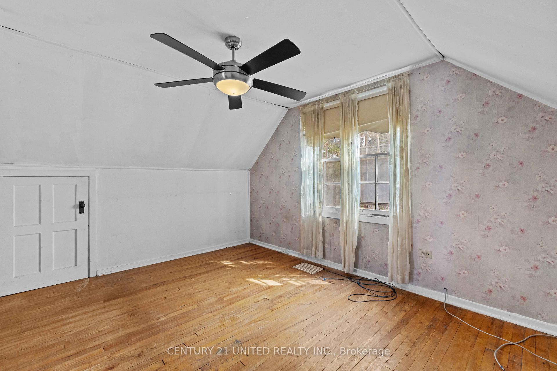 Photo 18 of 249 Woodbine Avenue, Peterborough, Ashburnham Ward 4 — HOMEH