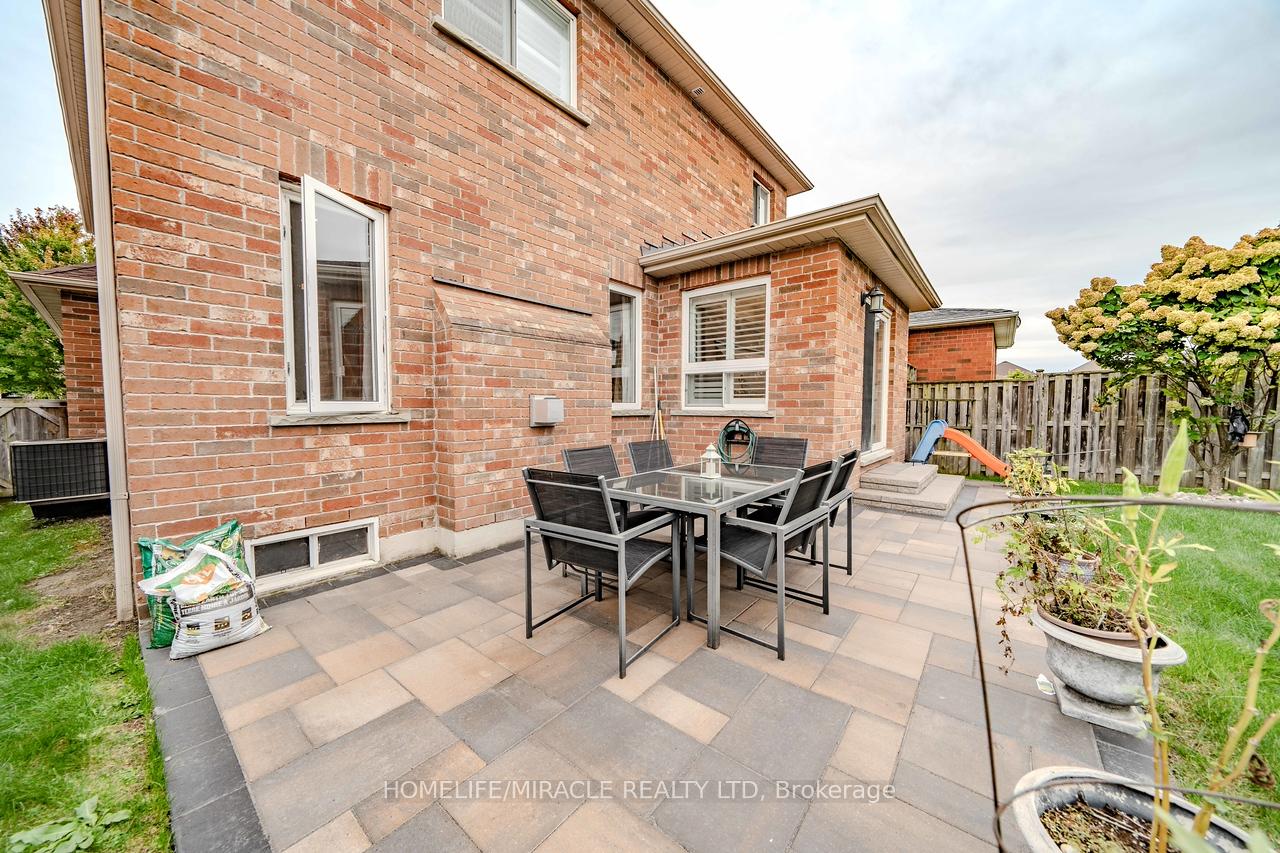 Photo 4 of 47 Gabrielle Crescent, Whitby, Rolling Acres — HOMEH
