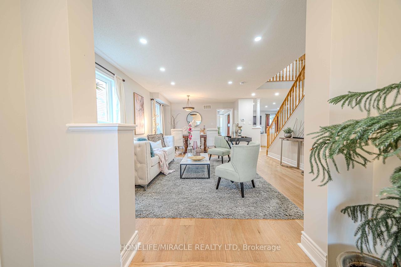 Photo 5 of 47 Gabrielle Crescent, Whitby, Rolling Acres — HOMEH