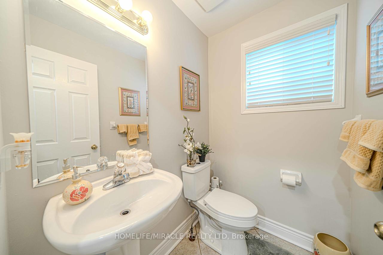 Photo 6 of 47 Gabrielle Crescent, Whitby, Rolling Acres — HOMEH
