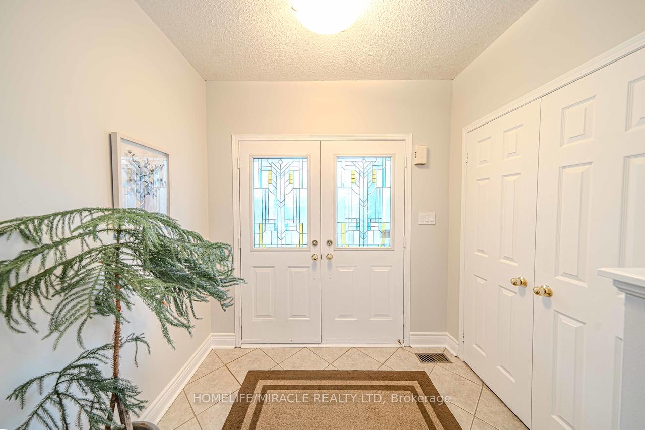 Photo 8 of 47 Gabrielle Crescent, Whitby, Rolling Acres — HOMEH