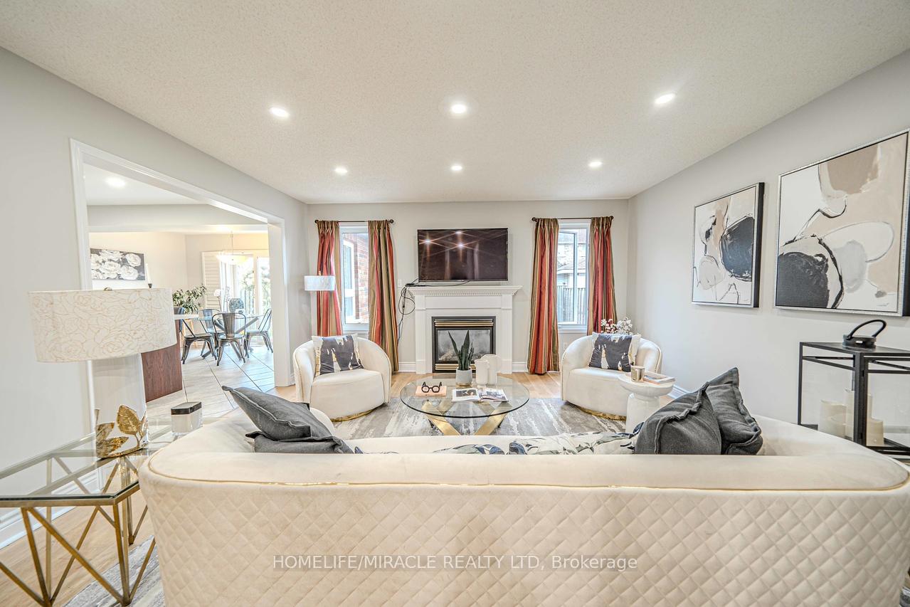 Photo 12 of 47 Gabrielle Crescent, Whitby, Rolling Acres — HOMEH