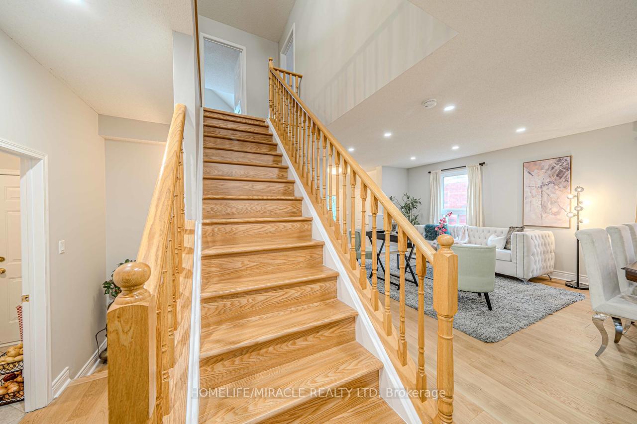 Photo 18 of 47 Gabrielle Crescent, Whitby, Rolling Acres — HOMEH
