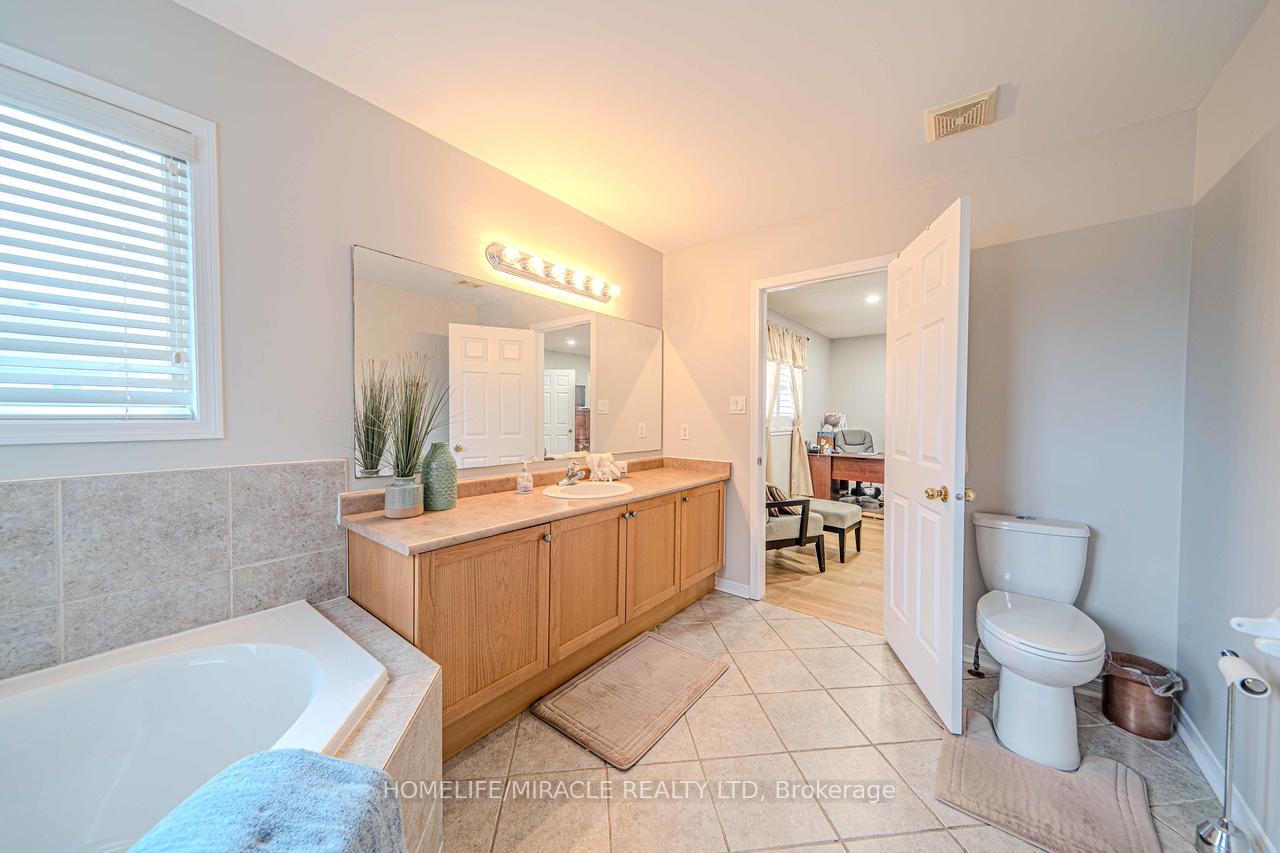 Photo 26 of 47 Gabrielle Crescent, Whitby, Rolling Acres — HOMEH