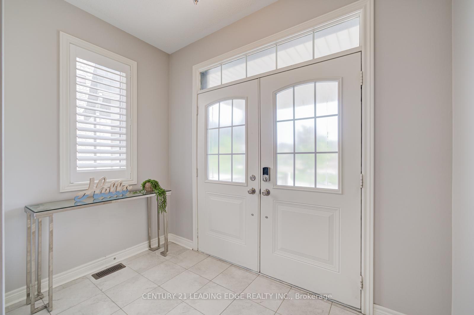 Photo 3 of 127 Warren McBride Crescent, Aurora, Rural Aurora — HOMEH
