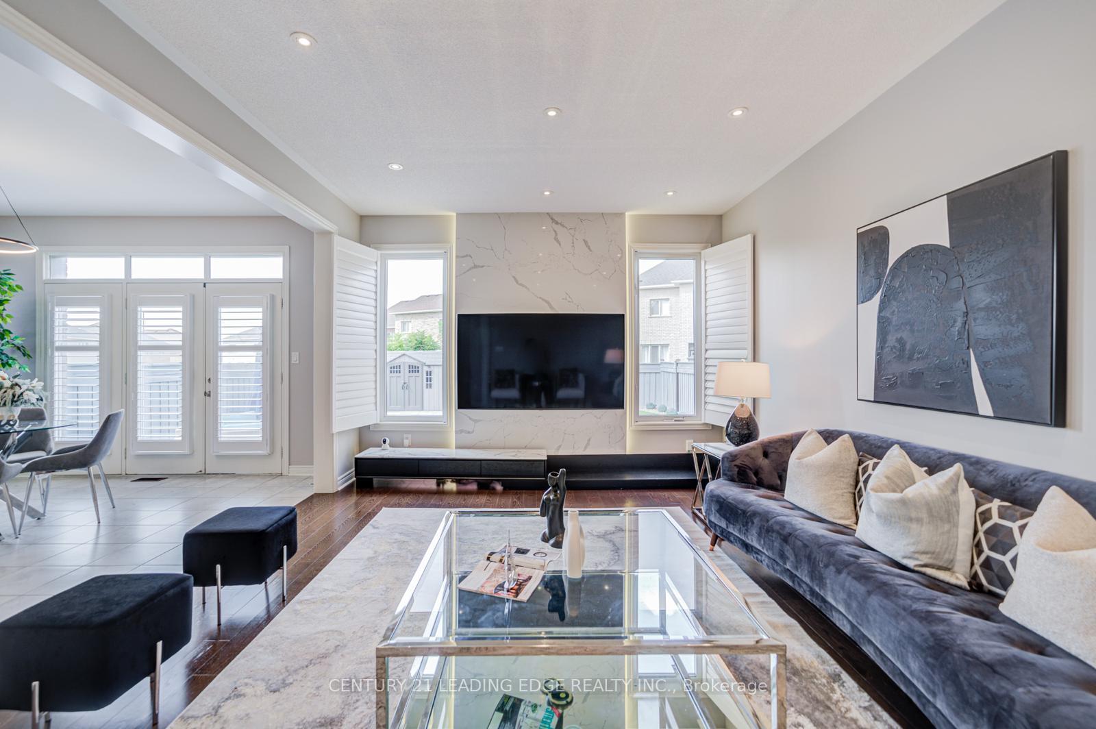Photo 8 of 127 Warren McBride Crescent, Aurora, Rural Aurora — HOMEH