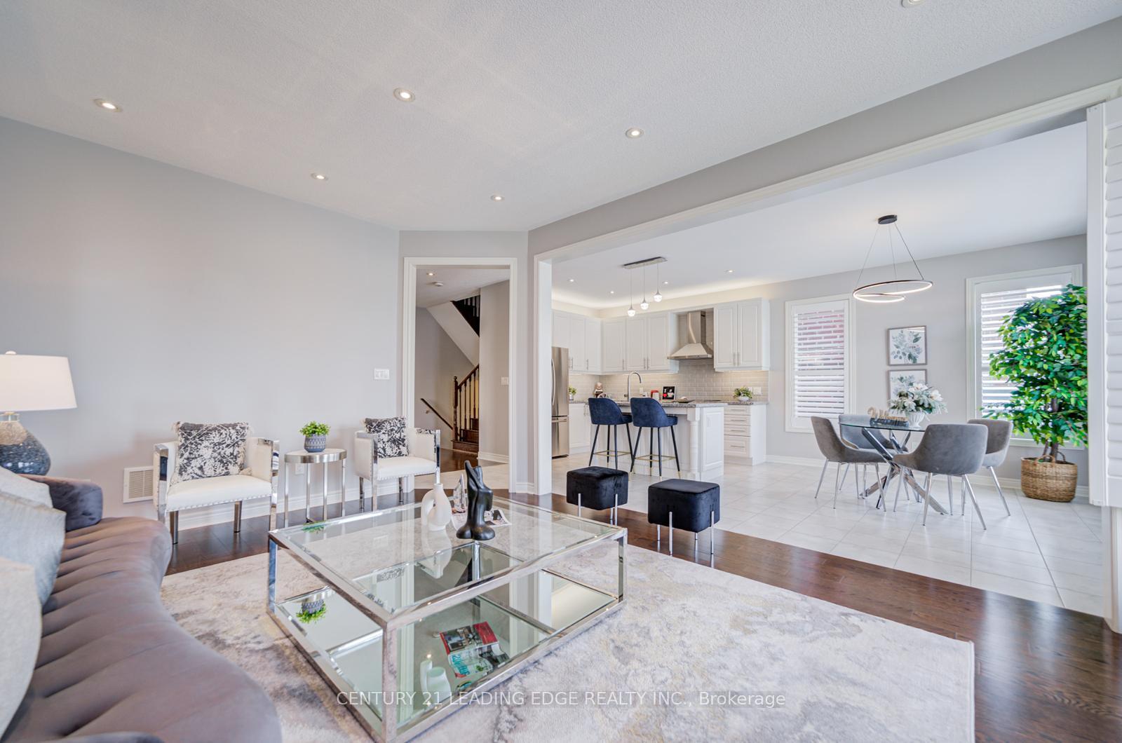 Photo 10 of 127 Warren McBride Crescent, Aurora, Rural Aurora — HOMEH
