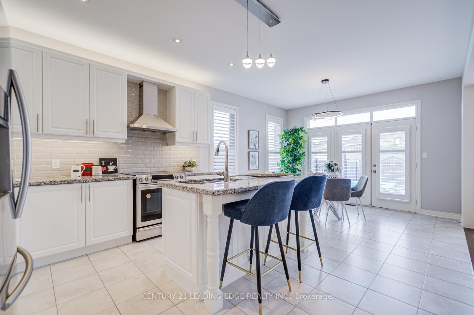 Photo 19 of 127 Warren McBride Crescent, Aurora, Rural Aurora — HOMEH