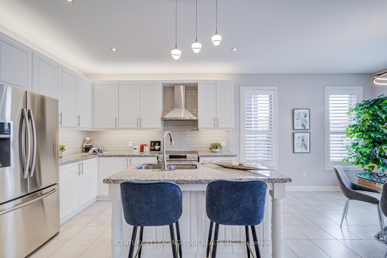 Photo 26 of 127 Warren McBride Crescent, Aurora, Rural Aurora — HOMEH