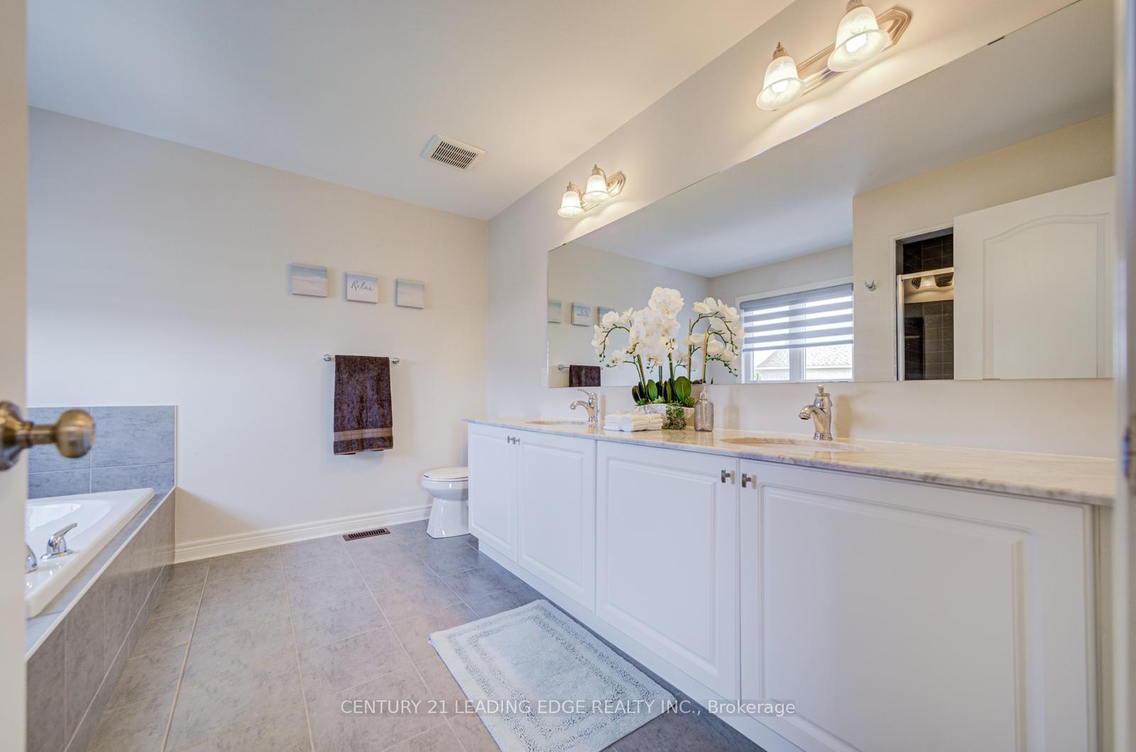Photo 23 of 127 Warren McBride Crescent, Aurora, Rural Aurora — HOMEH