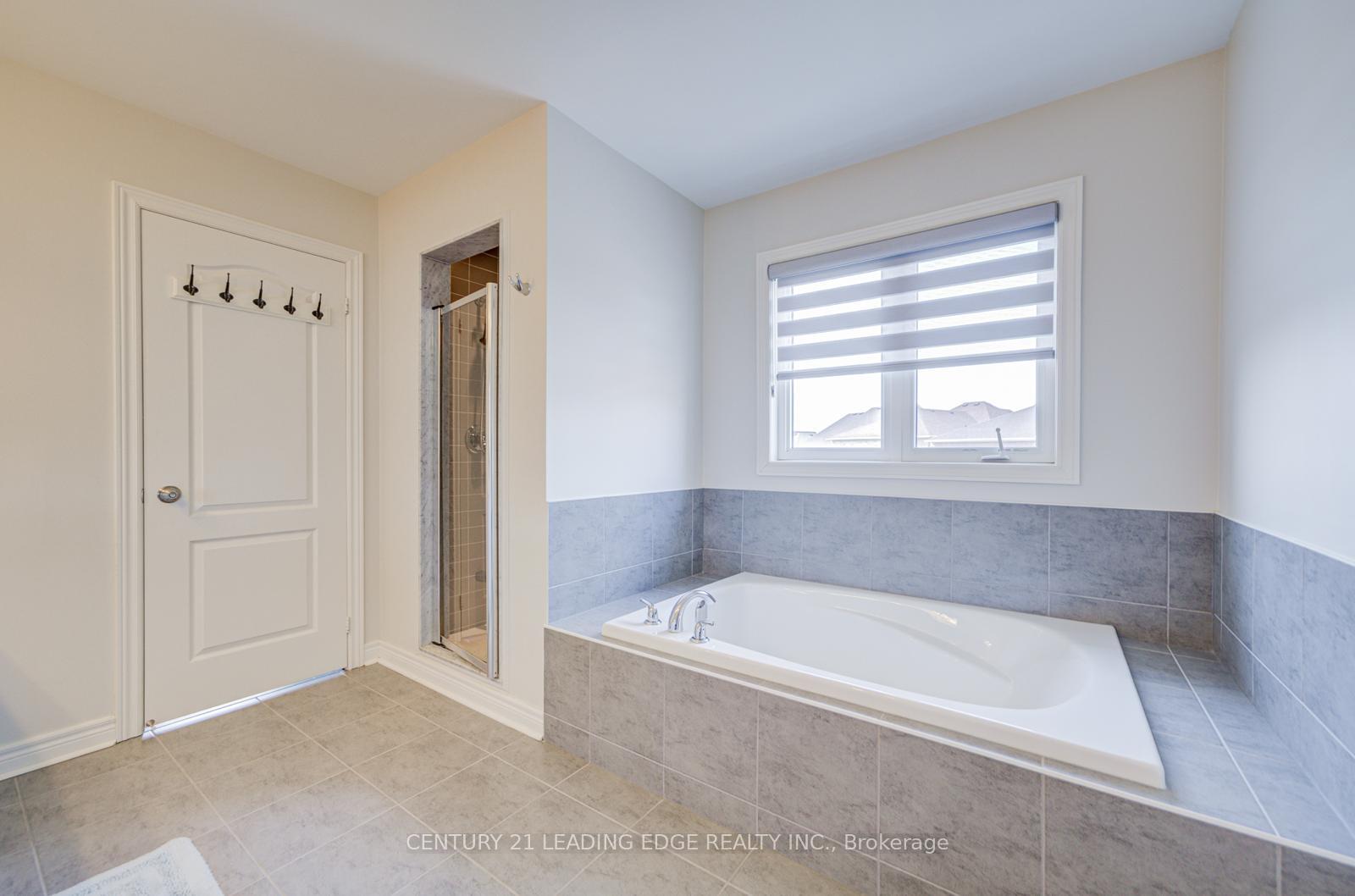Photo 27 of 127 Warren McBride Crescent, Aurora, Rural Aurora — HOMEH