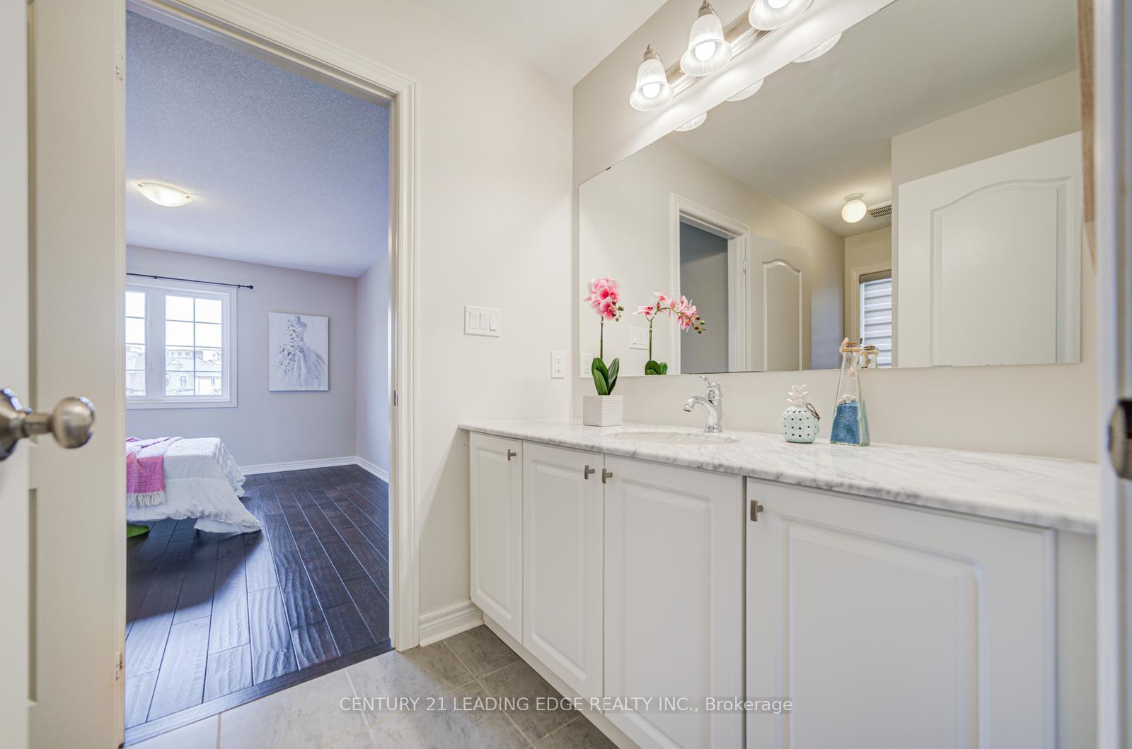 Photo 25 of 127 Warren McBride Crescent, Aurora, Rural Aurora — HOMEH