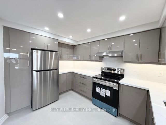 Photo 5 of Unit 817, 3181 Bayview Ave, North York, Bayview Woods-Steeles — HOMEH