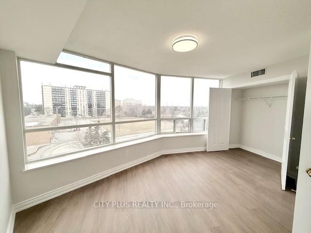 Photo 3 of Unit 817, 3181 Bayview Ave, North York, Bayview Woods-Steeles — HOMEH
