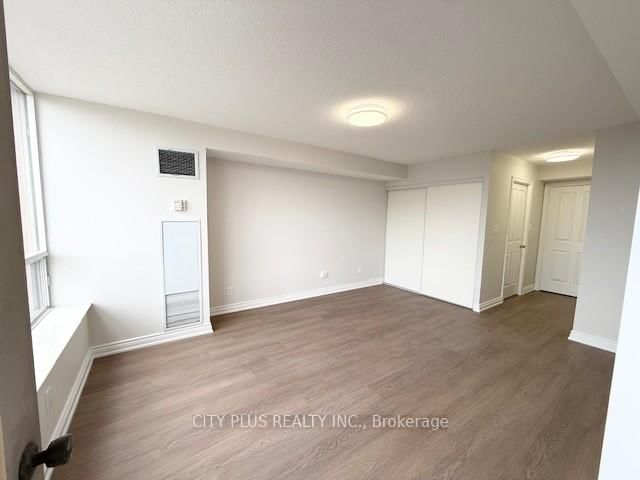 Photo 6 of Unit 817, 3181 Bayview Ave, North York, Bayview Woods-Steeles — HOMEH