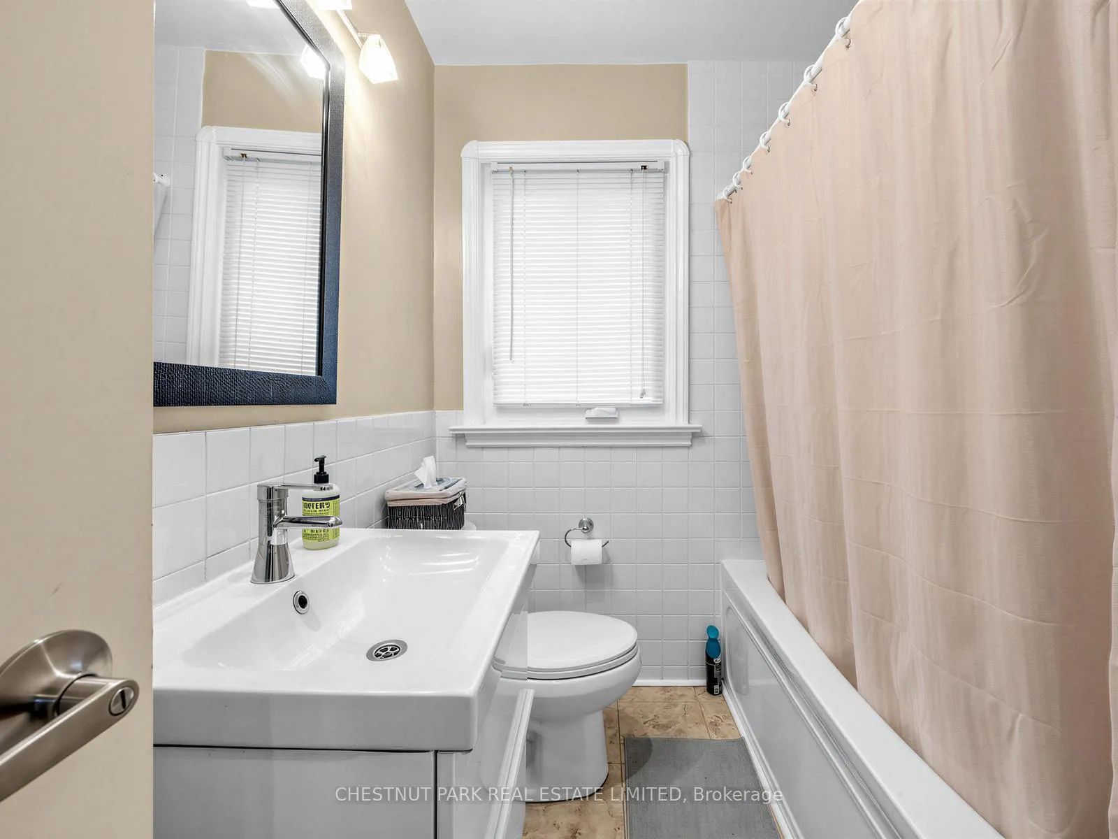 Photo 19 of 246 Donlea Drive, Toronto, Leaside — HOMEH