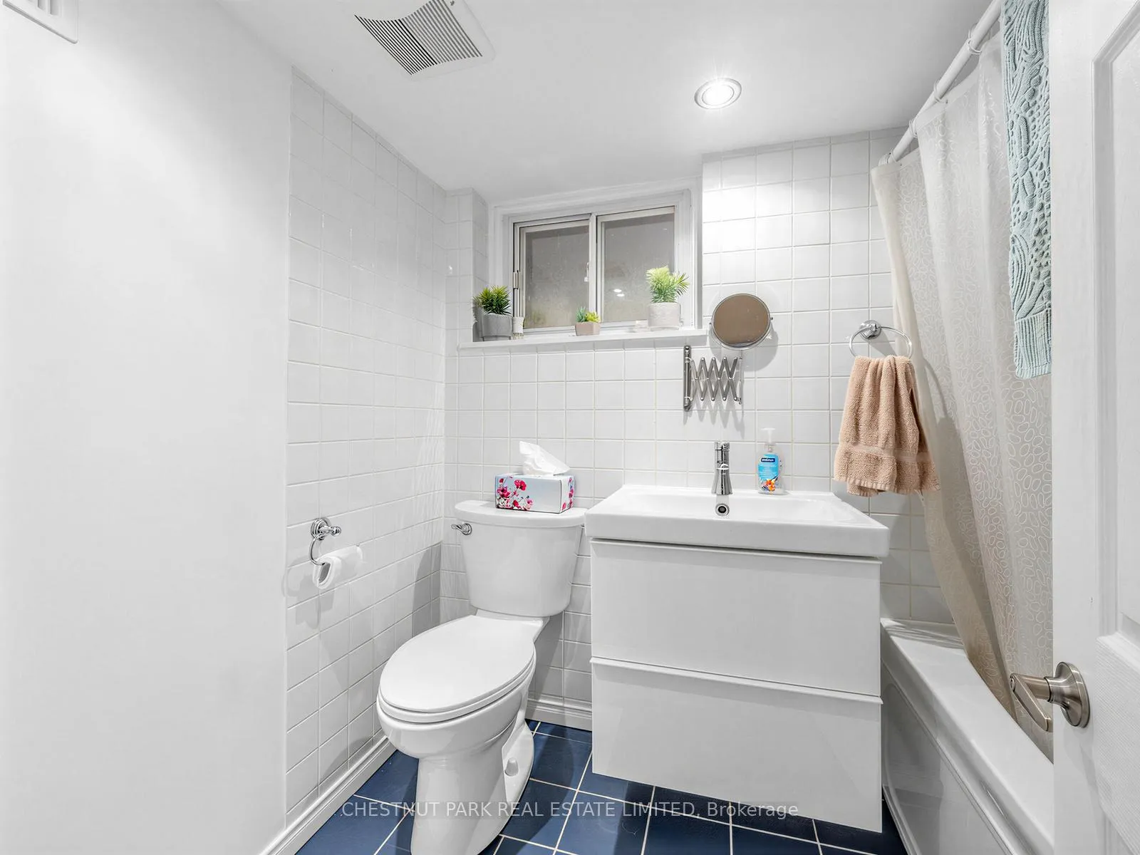 Photo 23 of 246 Donlea Drive, Toronto, Leaside — HOMEH