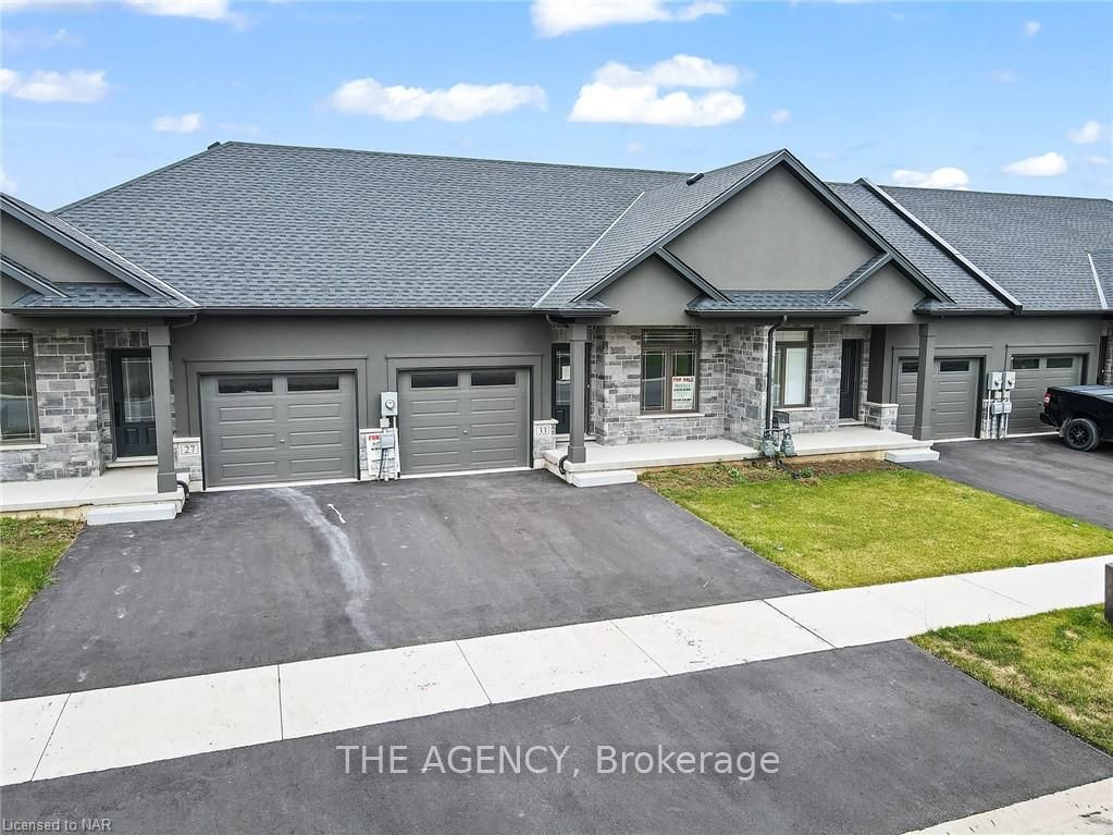 Photo 1 of 33 Austin Drive, Welland, West Welland — HOMEH