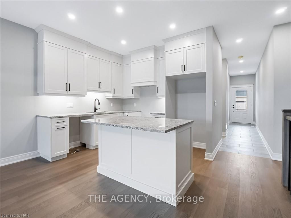 Photo 5 of 33 Austin Drive, Welland, West Welland — HOMEH