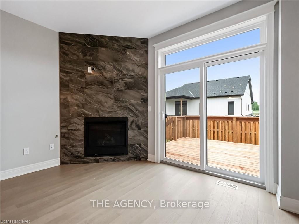 Photo 8 of 33 Austin Drive, Welland, West Welland — HOMEH