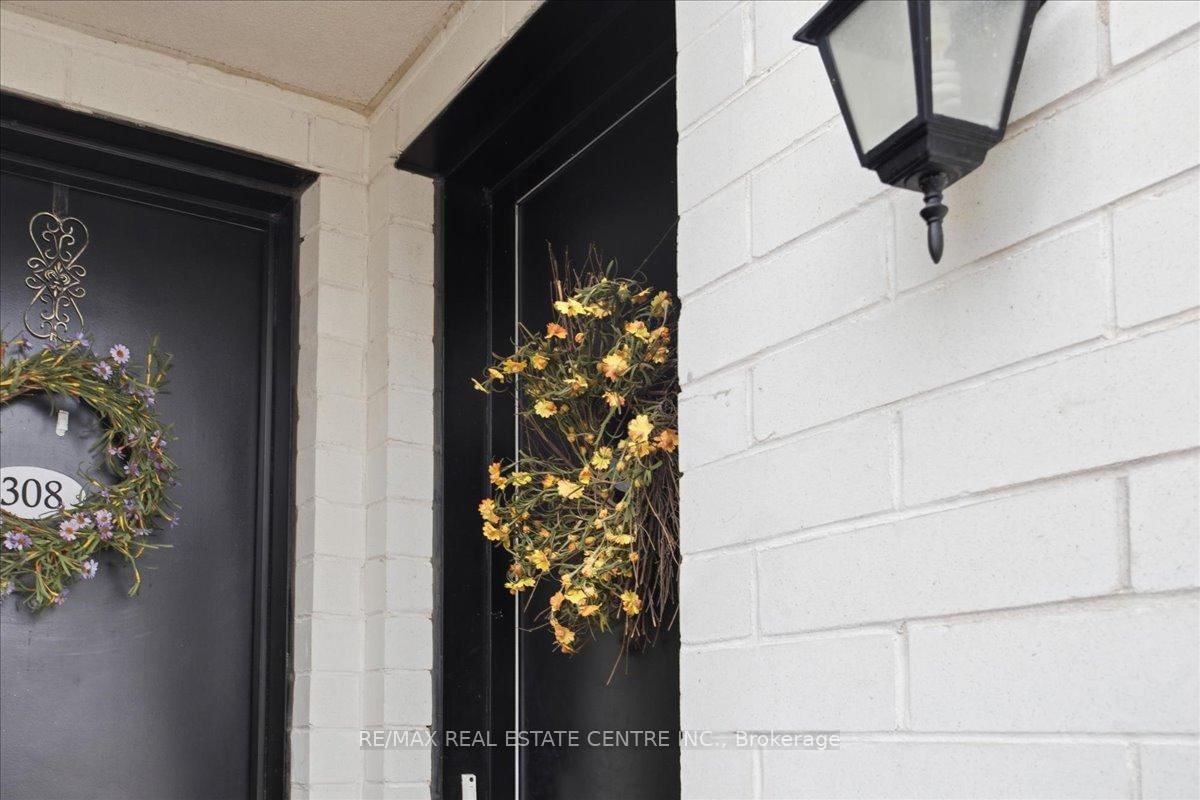 Photo 2 of Unit 307, 132 Widdicombe Hill Blvd, Etobicoke, Willowridge-Martingrove-Richview — HOMEH