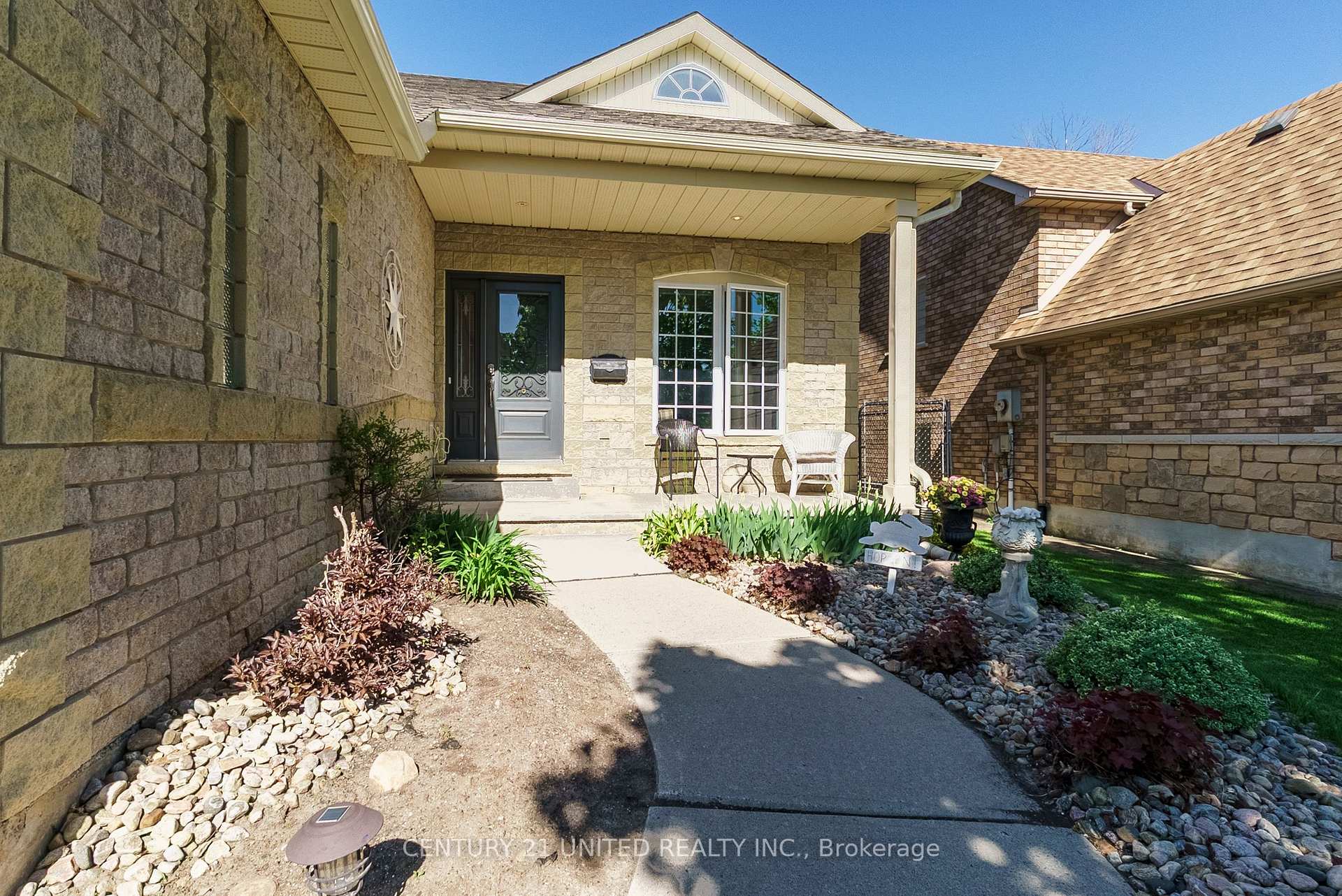 Photo 3 of 2416 Denure Drive, Peterborough, Monaghan Ward 2 — HOMEH