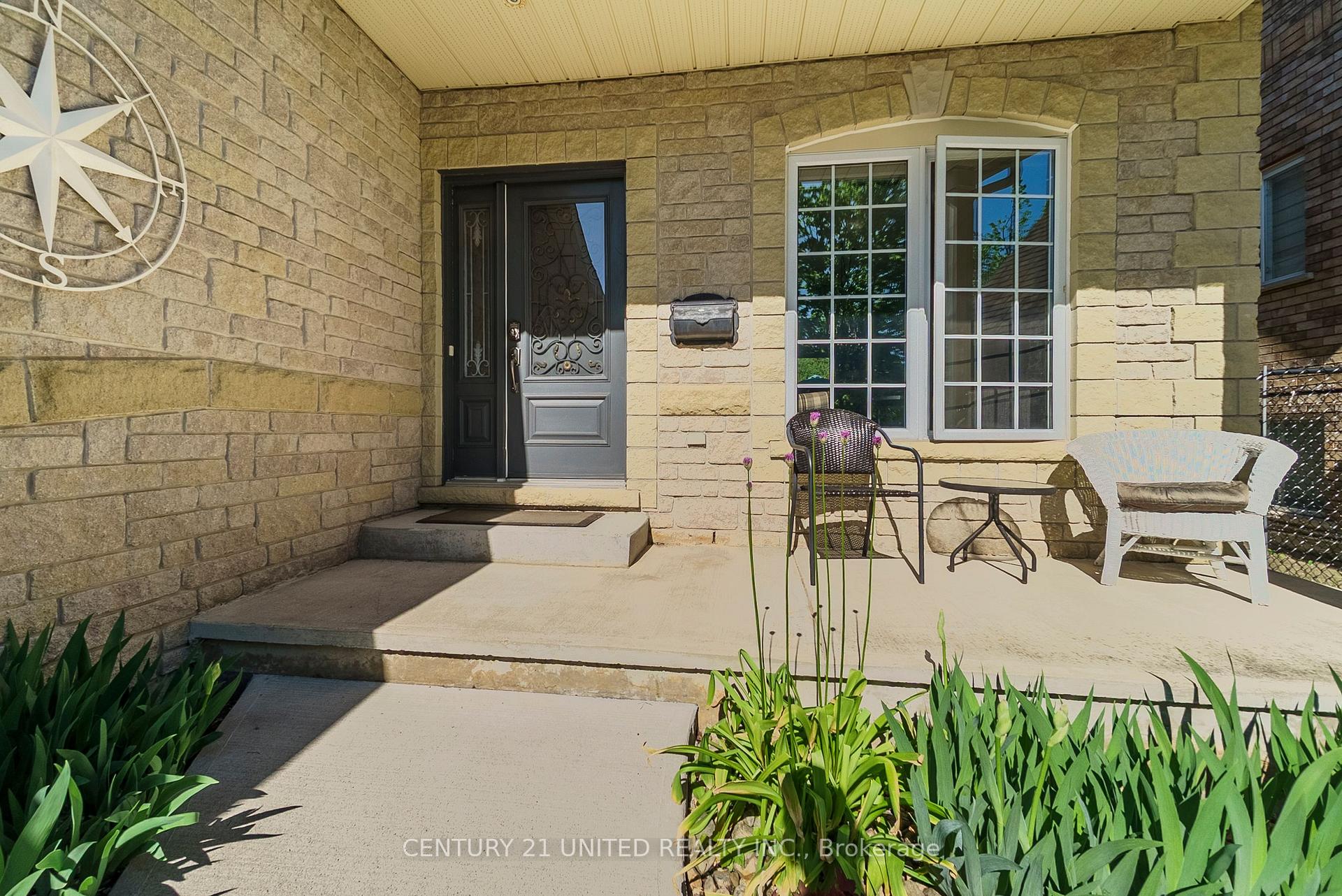 Photo 4 of 2416 Denure Drive, Peterborough, Monaghan Ward 2 — HOMEH