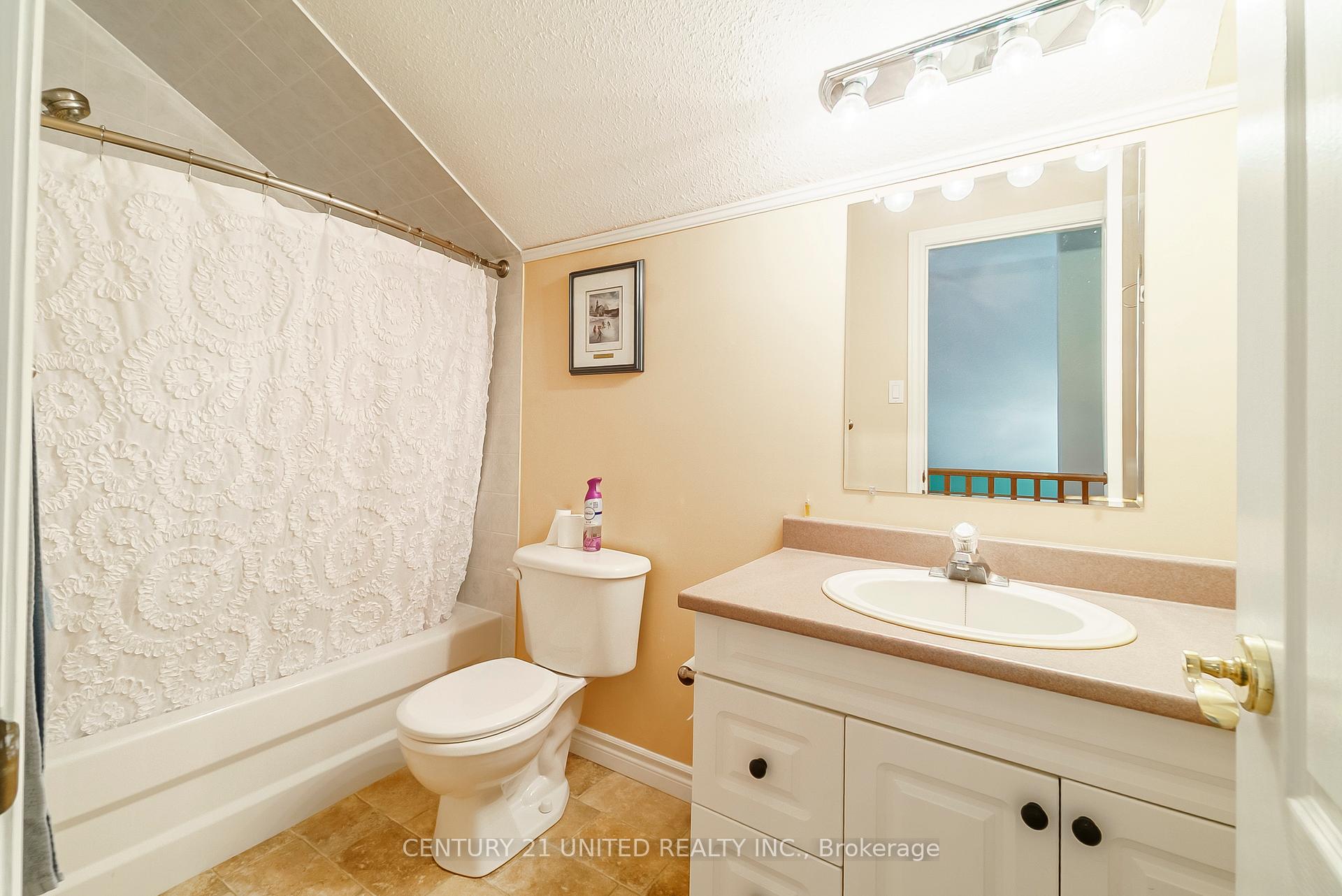 Photo 27 of 2416 Denure Drive, Peterborough, Monaghan Ward 2 — HOMEH