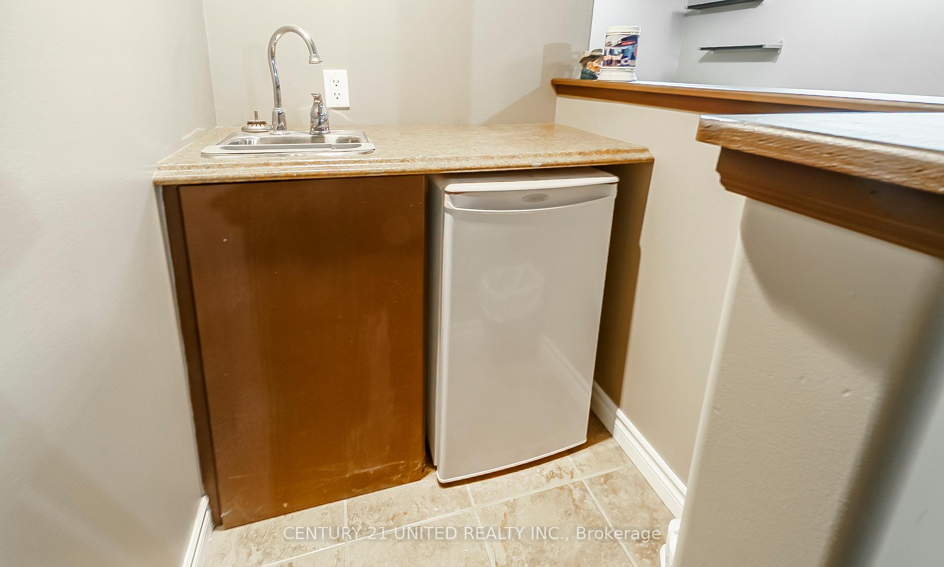 Photo 31 of 2416 Denure Drive, Peterborough, Monaghan Ward 2 — HOMEH