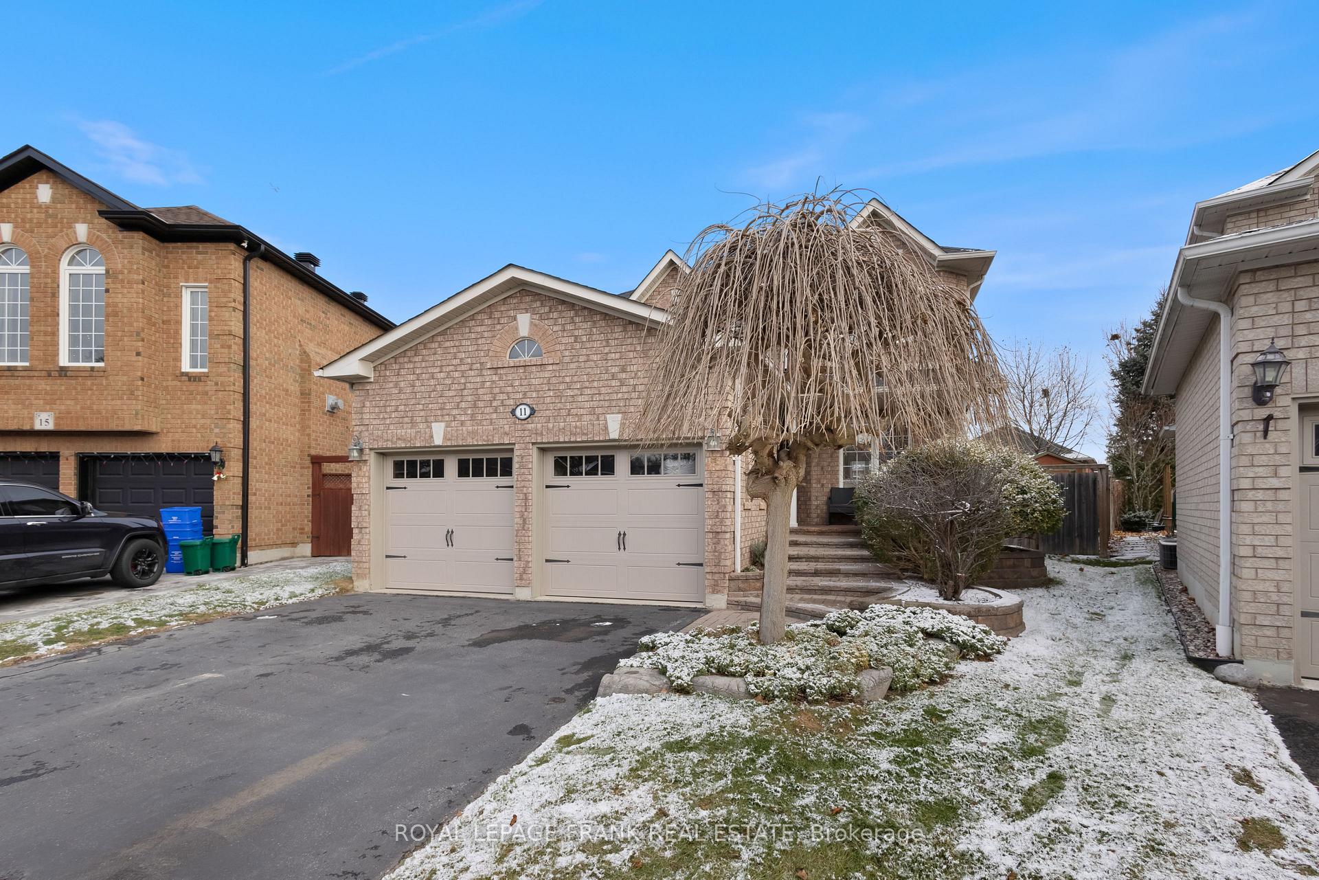 Photo 2 of 11 Pineway Court, Whitby, Rolling Acres — HOMEH