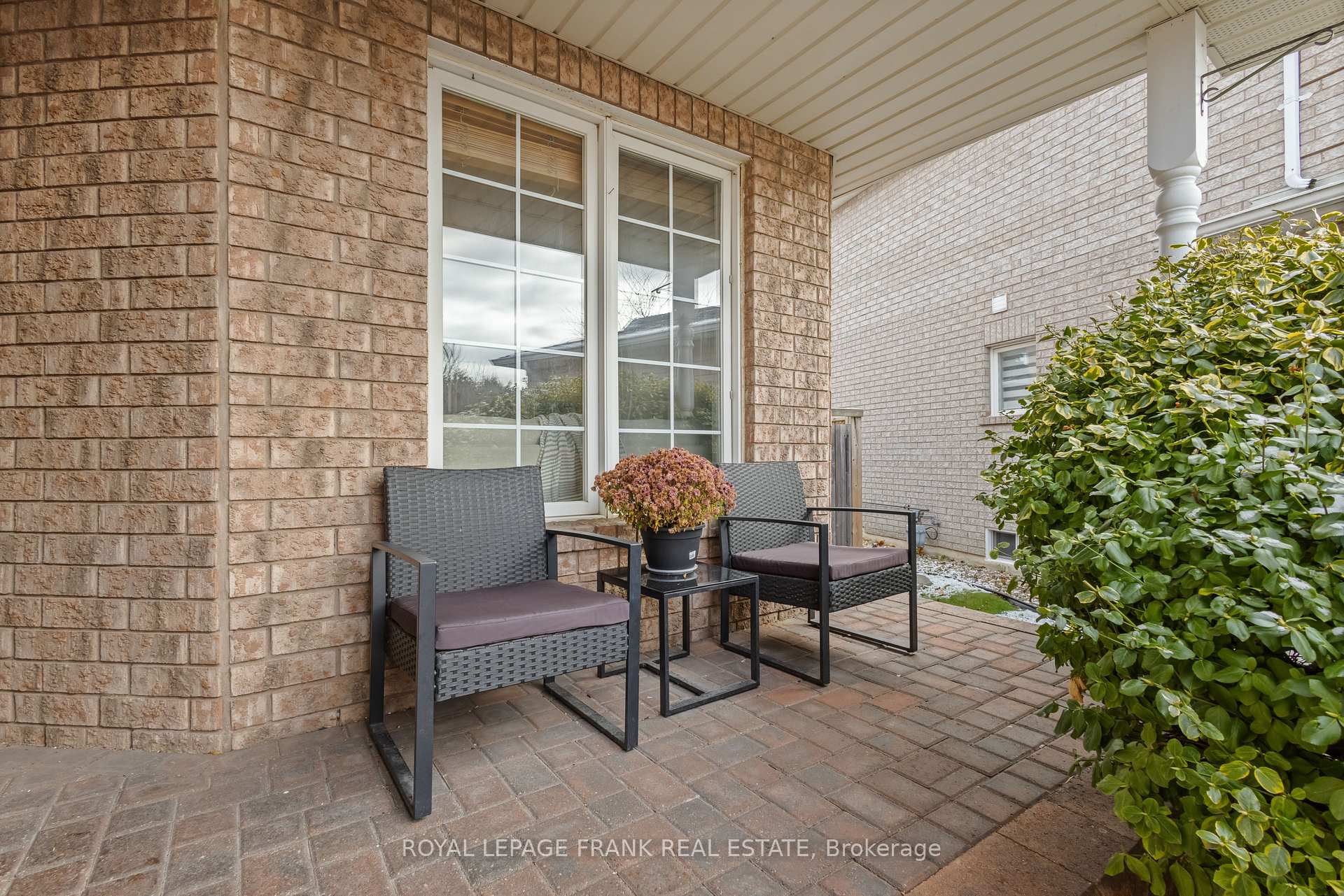 Photo 4 of 11 Pineway Court, Whitby, Rolling Acres — HOMEH