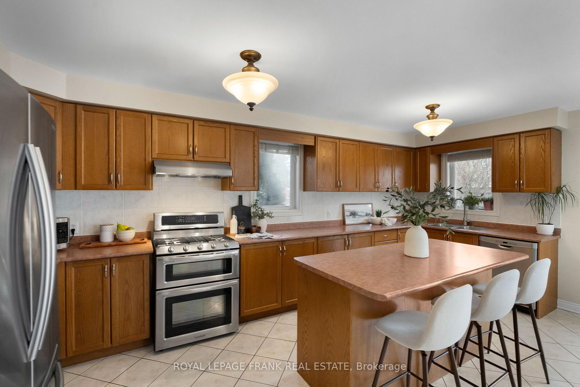 Photo 8 of 11 Pineway Court, Whitby, Rolling Acres — HOMEH