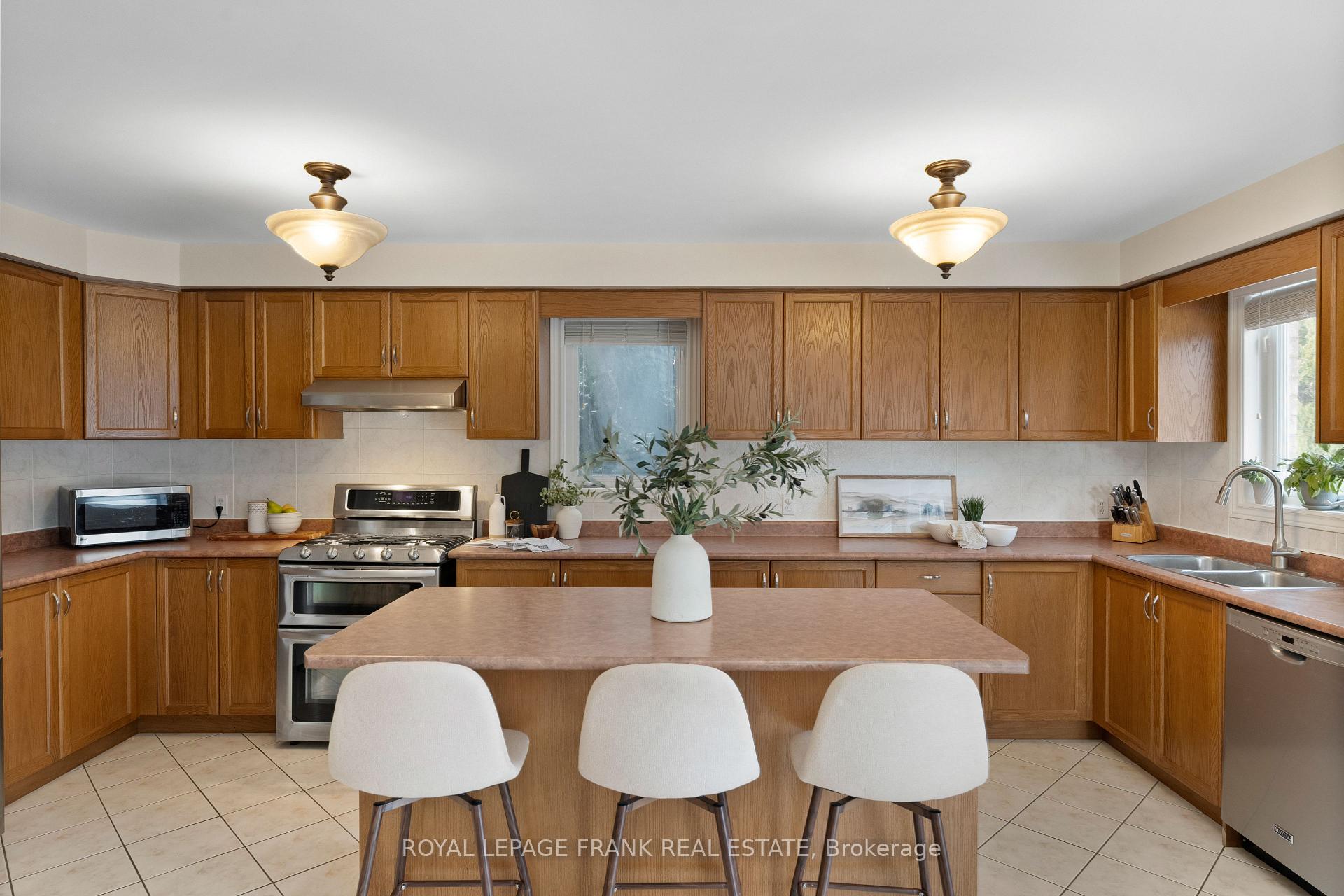Photo 9 of 11 Pineway Court, Whitby, Rolling Acres — HOMEH