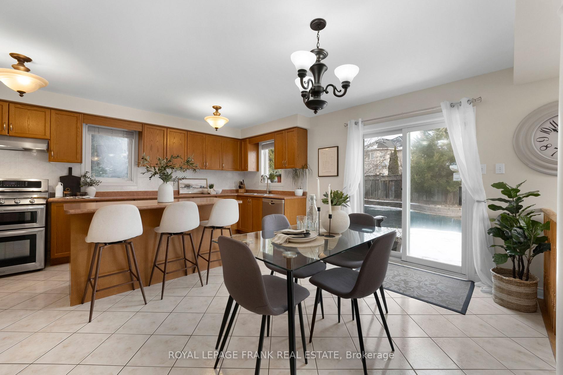 Photo 14 of 11 Pineway Court, Whitby, Rolling Acres — HOMEH