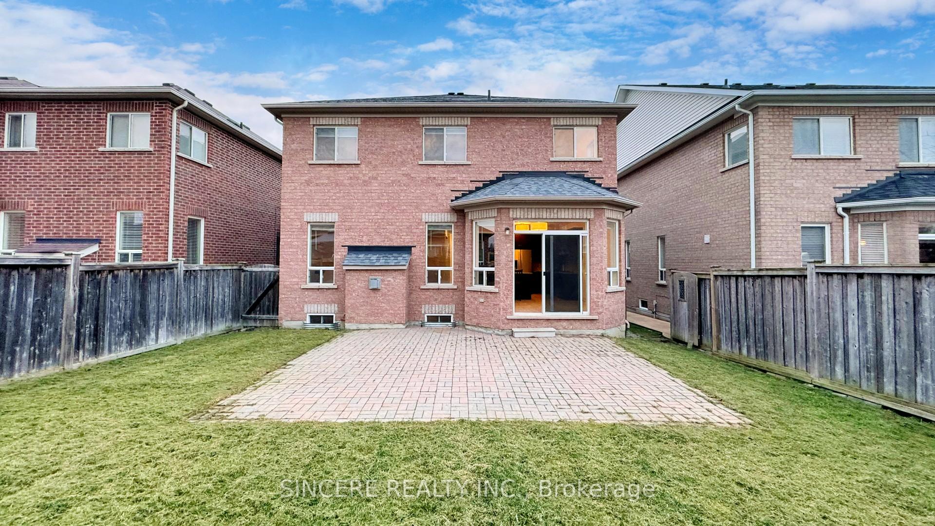 Photo 2 of 87 Rockland Crescent, Whitby, Brooklin — HOMEH
