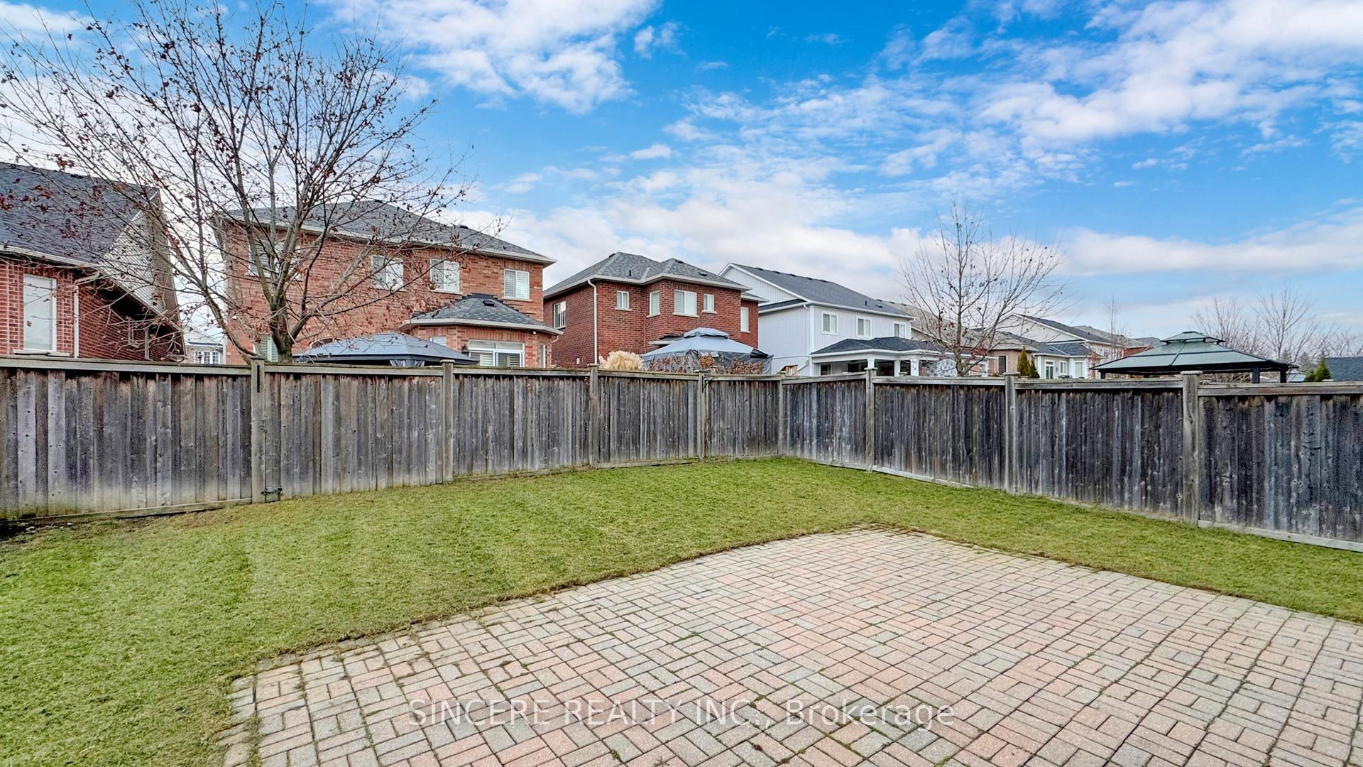 Photo 3 of 87 Rockland Crescent, Whitby, Brooklin — HOMEH