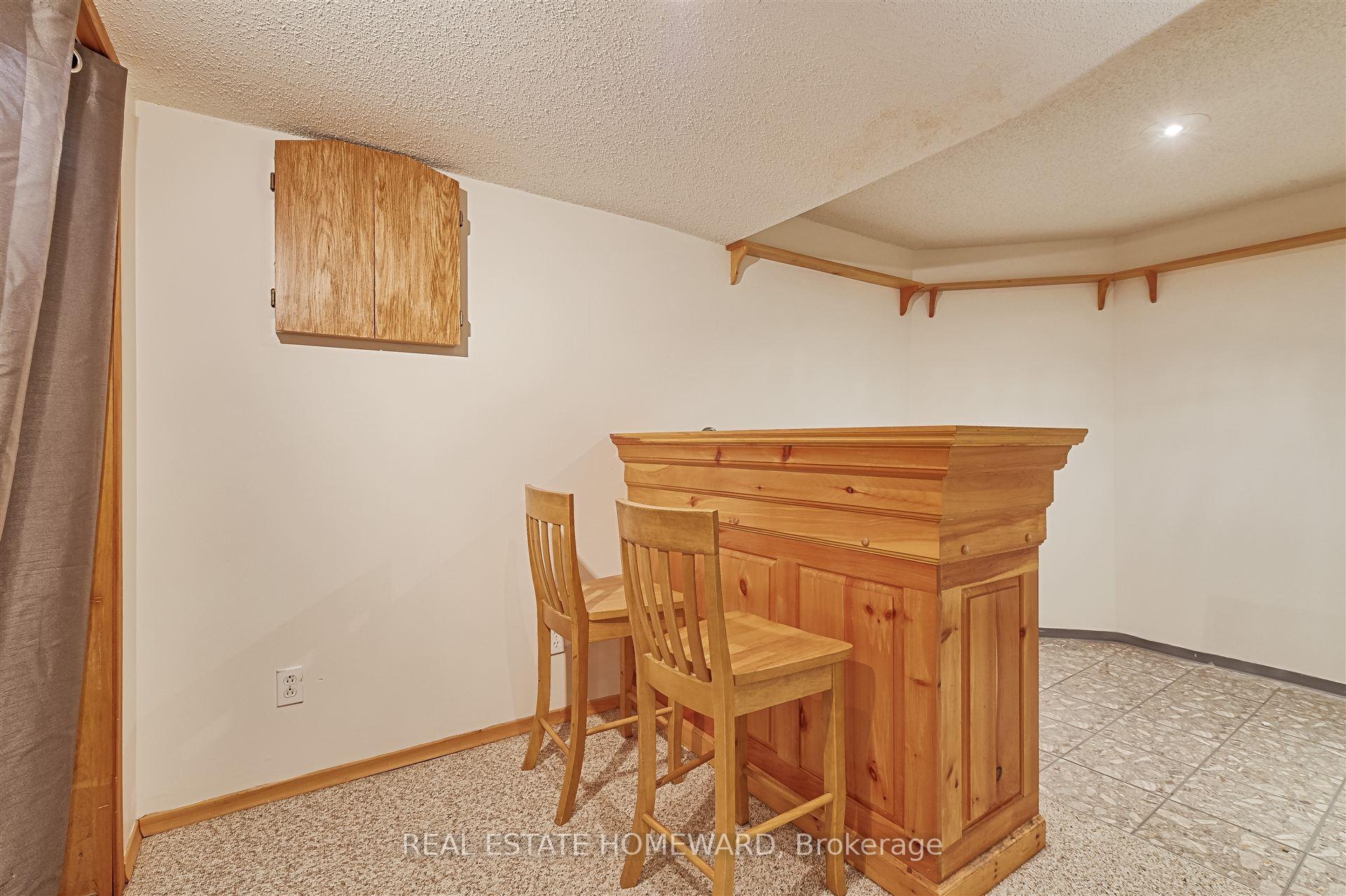 Photo 2 of 562 Cobblehill Drive, Oshawa, Pinecrest — HOMEH