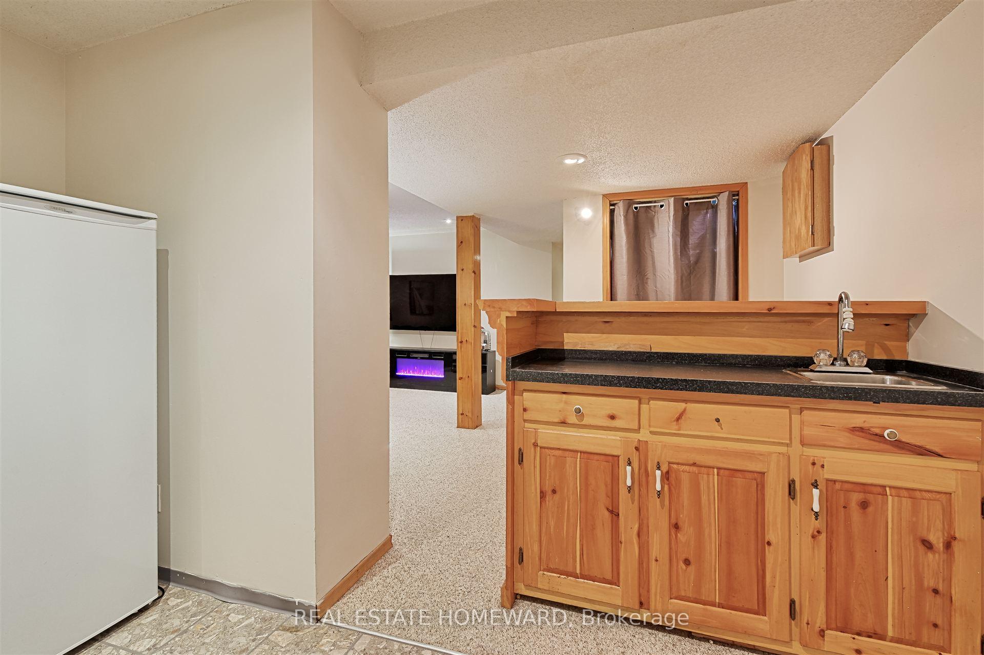 Photo 3 of 562 Cobblehill Drive, Oshawa, Pinecrest — HOMEH