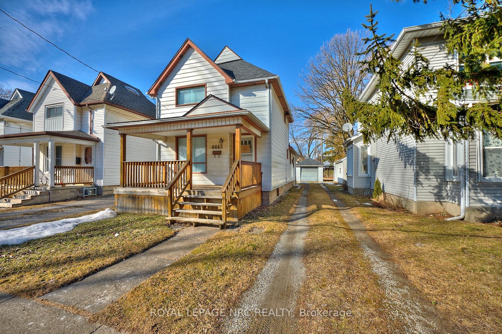 Front of 4445 Simcoe Street