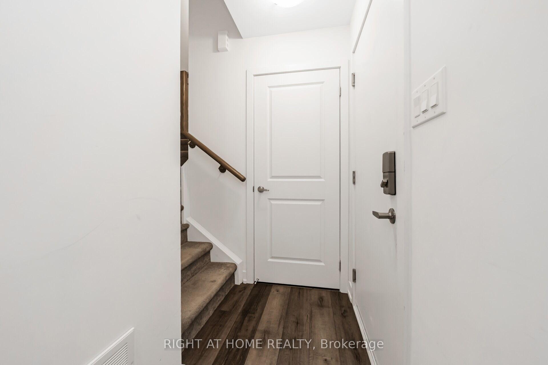 Photo 6 of 10 Engel Street, Vaughan, Vaughan Grove — HOMEH