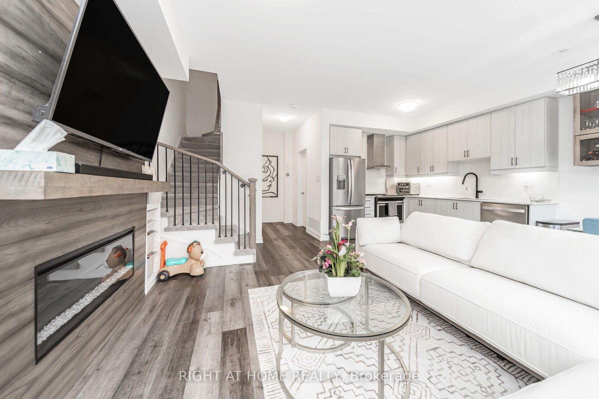 Photo 16 of 10 Engel Street, Vaughan, Vaughan Grove — HOMEH