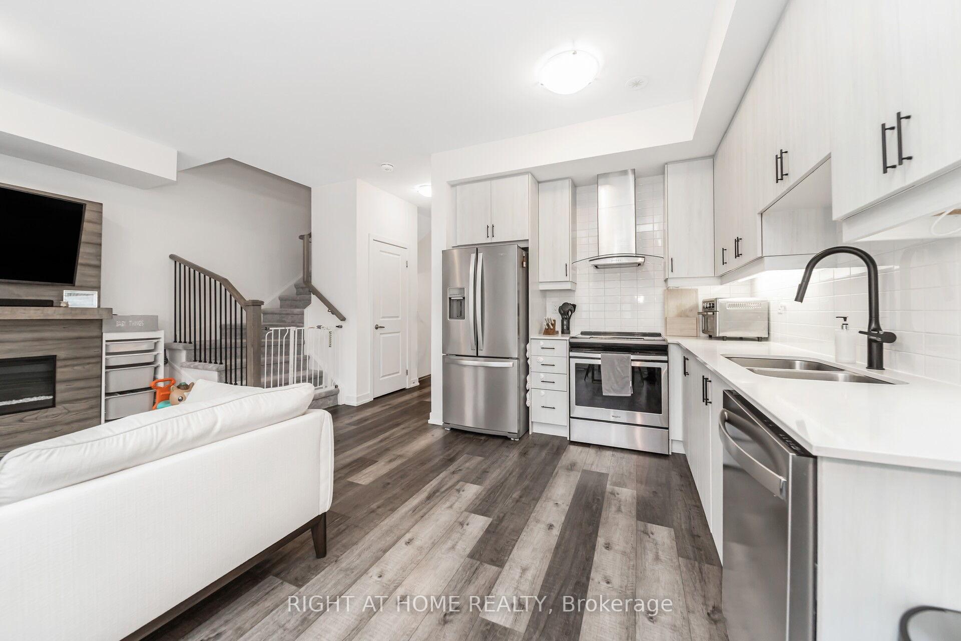 Photo 23 of 10 Engel Street, Vaughan, Vaughan Grove — HOMEH