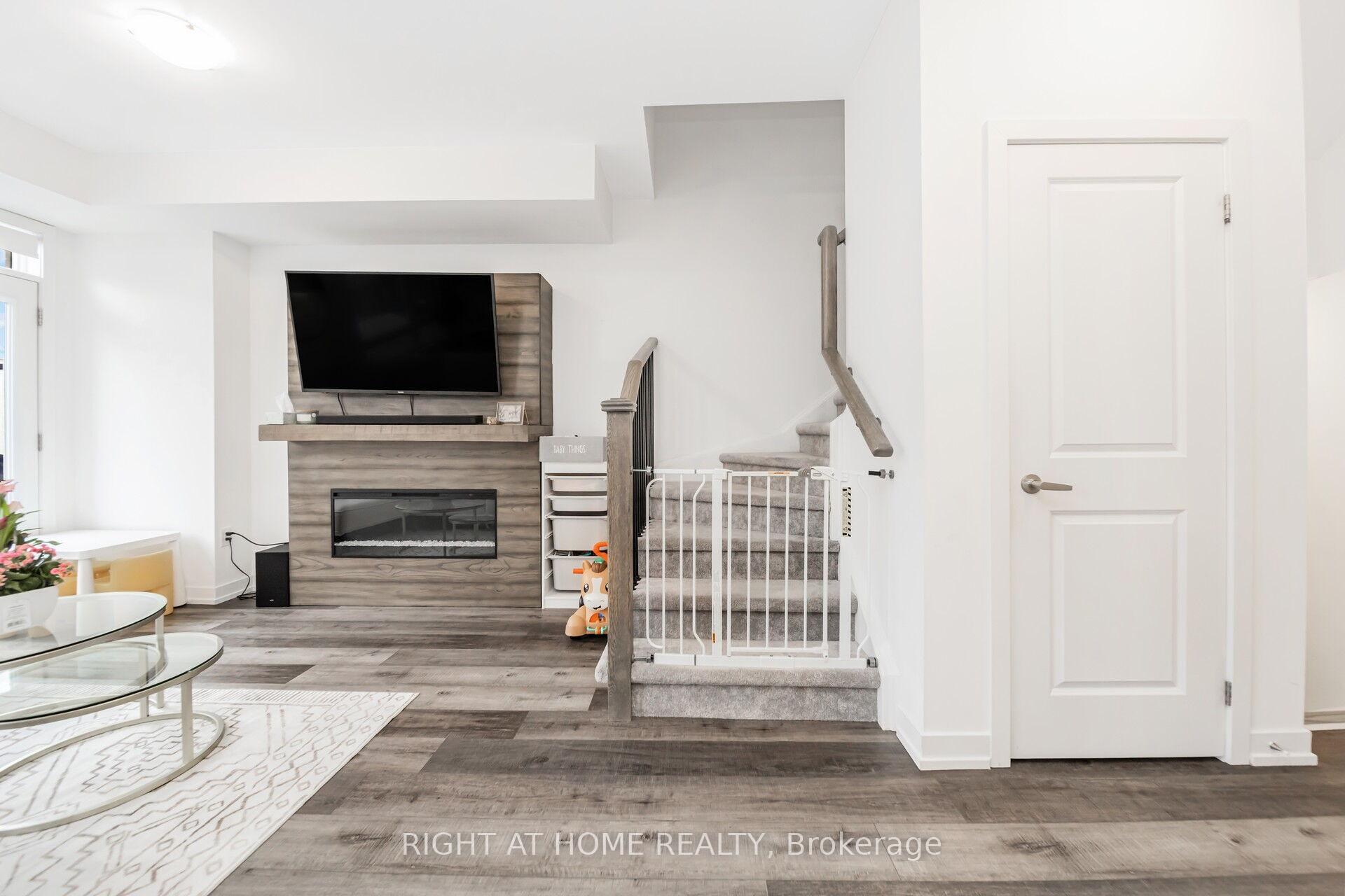 Photo 25 of 10 Engel Street, Vaughan, Vaughan Grove — HOMEH