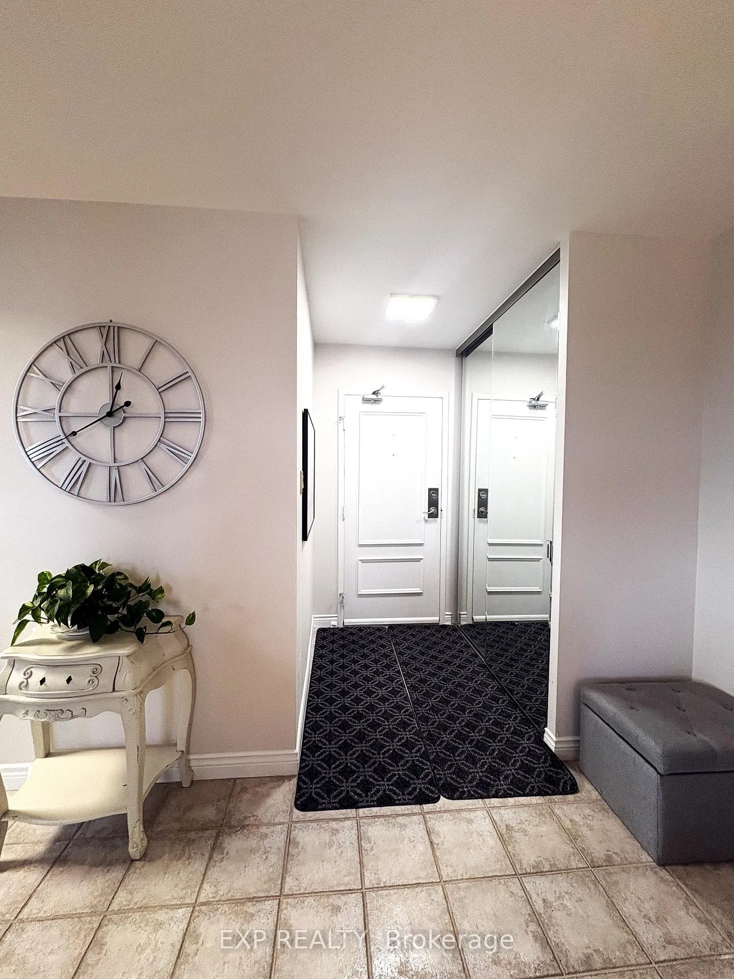 Photo 2 of Unit 1407, 301 Frances Avenue, Hamilton, Lakeshore — HOMEH